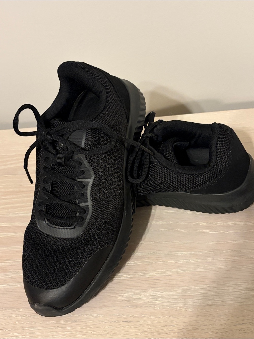 Men's Black Tredsafe 7.5 unisex oil & slip resistant shoes sneakers